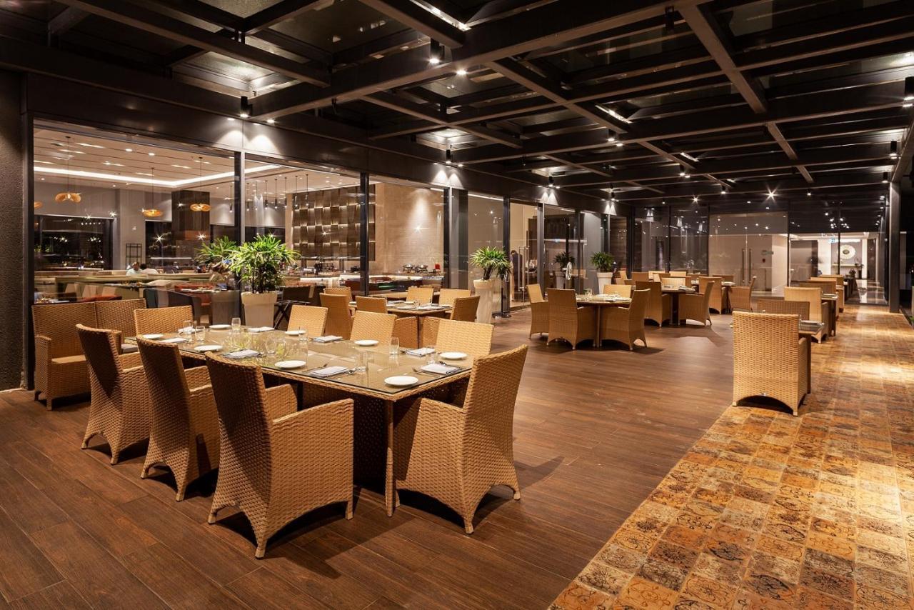 Vivanta Bhubaneswar Dn Square Exterior photo