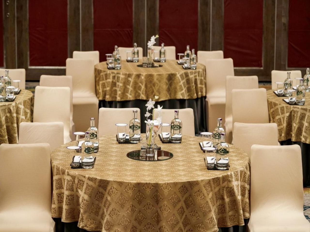 Vivanta Bhubaneswar Dn Square Exterior photo